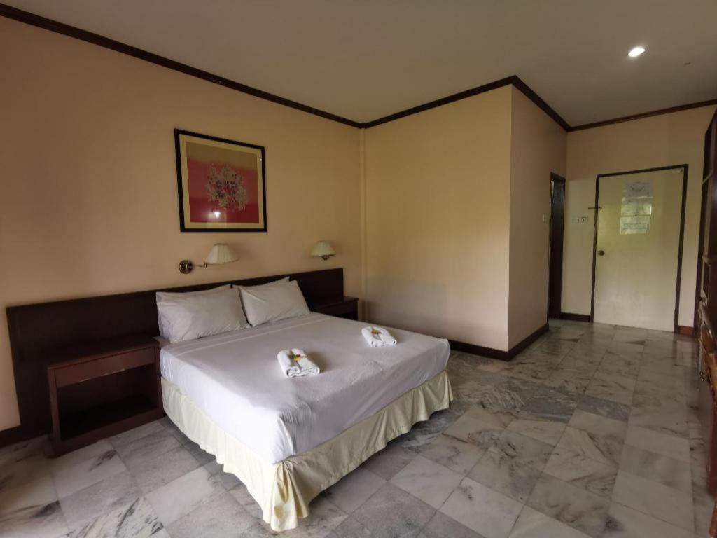 Oyo 89972 Borneo Paradise Beach Hotel Kota Kinabalu Bagian luar foto