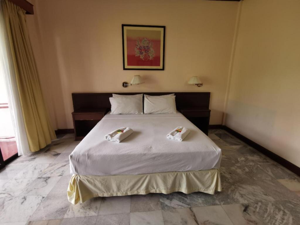 Oyo 89972 Borneo Paradise Beach Hotel Kota Kinabalu Bagian luar foto